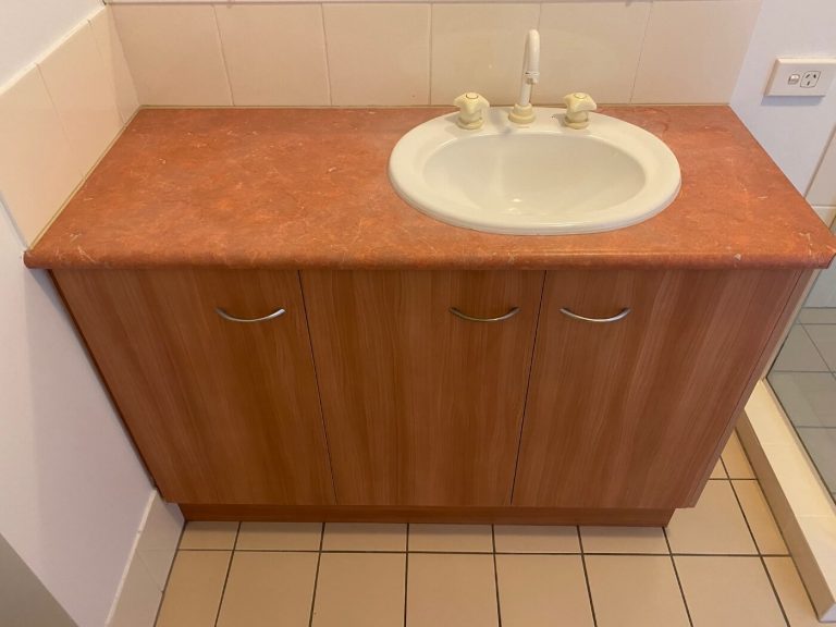 Newstead Bathroom Makeover Before Image